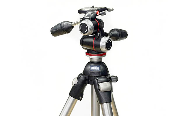 Manfrotto 3-way pan tilt head for photography